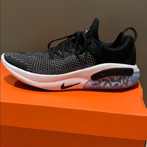Nike Joyride Run Flyknit Size 8.5